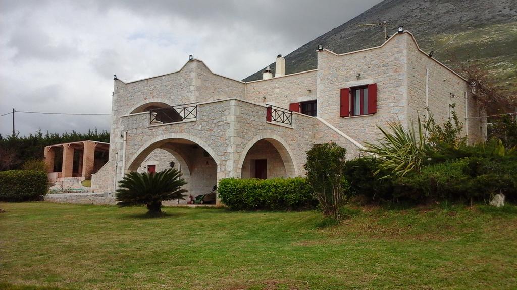 Foivos 2 Hotel Gythio Bagian luar foto