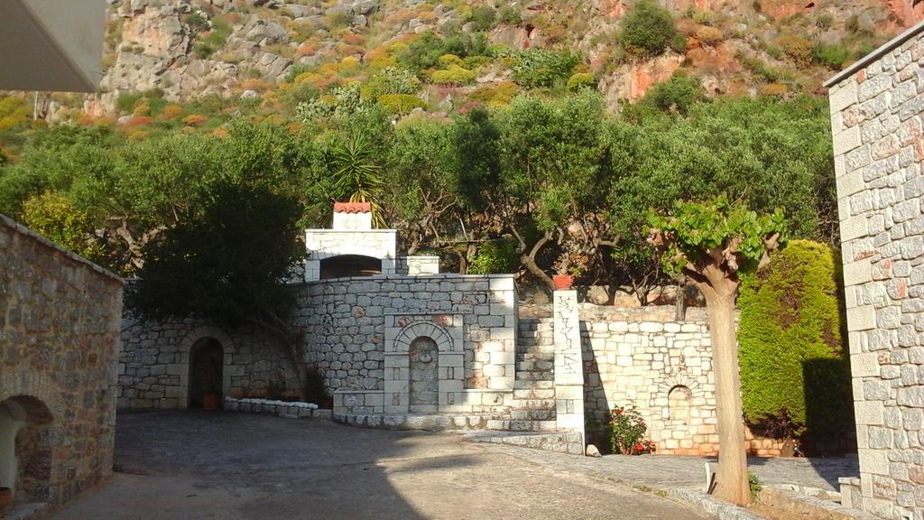 Foivos 2 Hotel Gythio Bagian luar foto