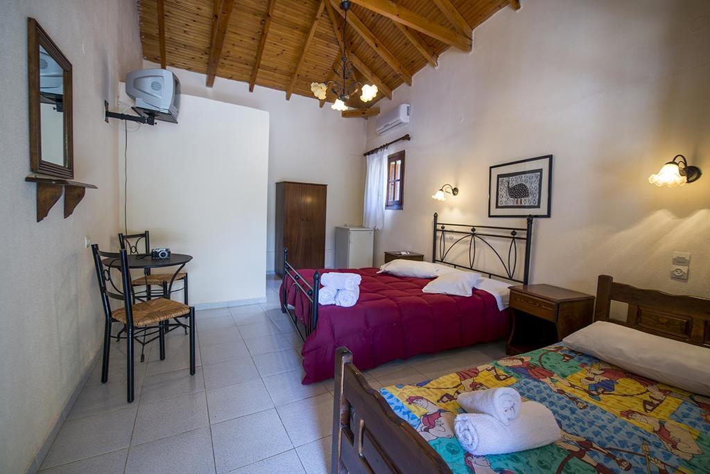 Foivos 2 Hotel Gythio Bagian luar foto